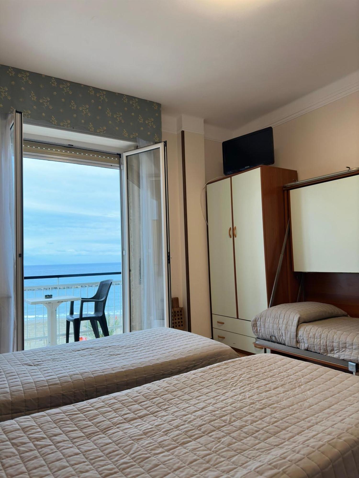 Hotel Svizzera Arma di Taggia Zewnętrze zdjęcie